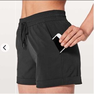 LULULEMON Spring Break Away Shorts Black Size 6